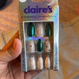 Claire's Emerald and Cream Faux Nail Set